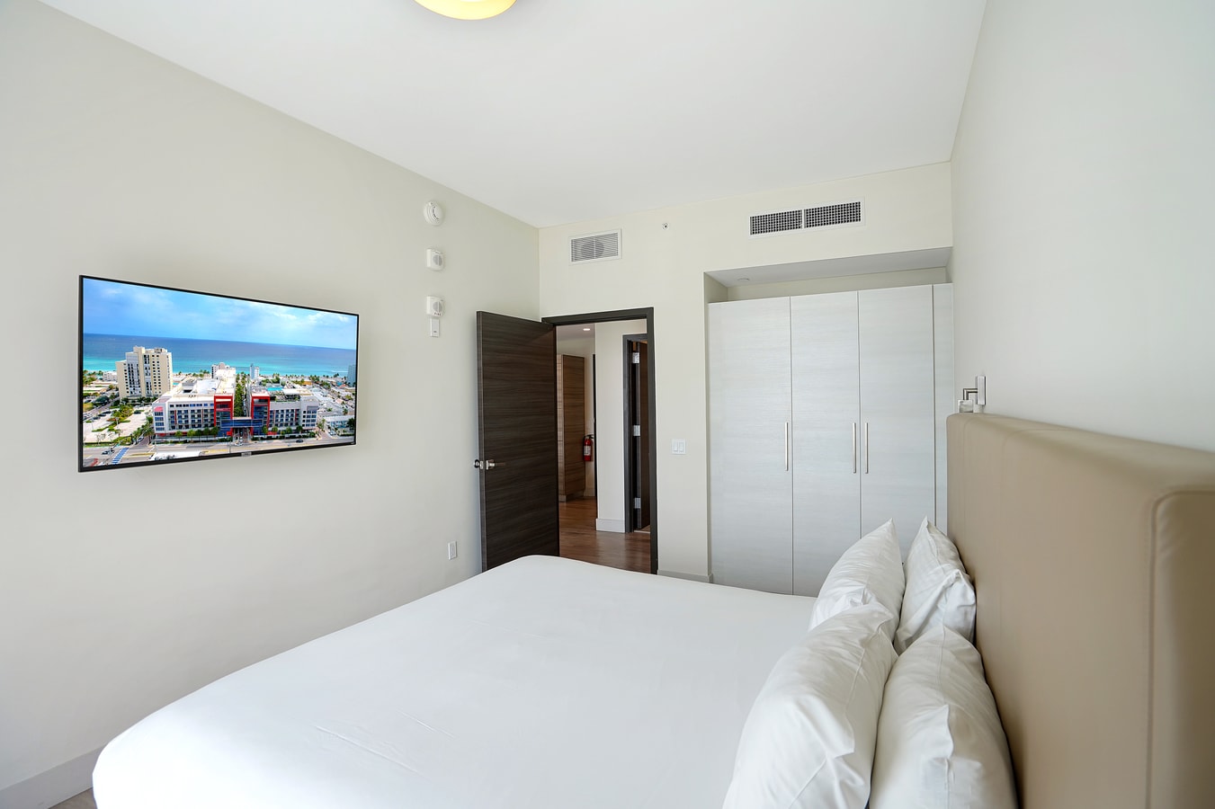 2BR Coastal Retreat w/ Stunning Sunrise Views -CS3 21 Cielo Stays