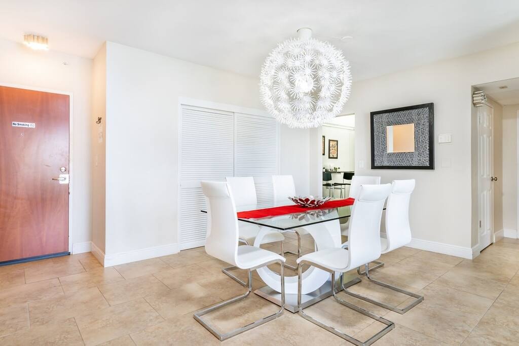 Charming High-Floor Condo |The Tides|No Fees-CS54 5 Cielo Stays