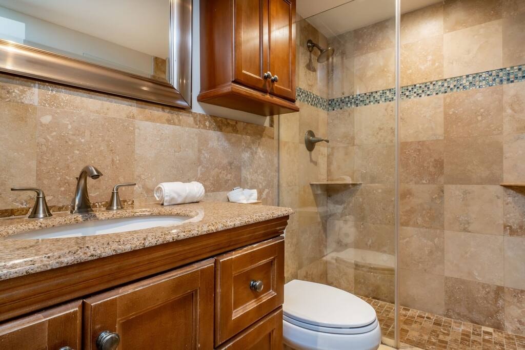 Charming High-Floor Condo |The Tides|No Fees-CS54 11 Cielo Stays