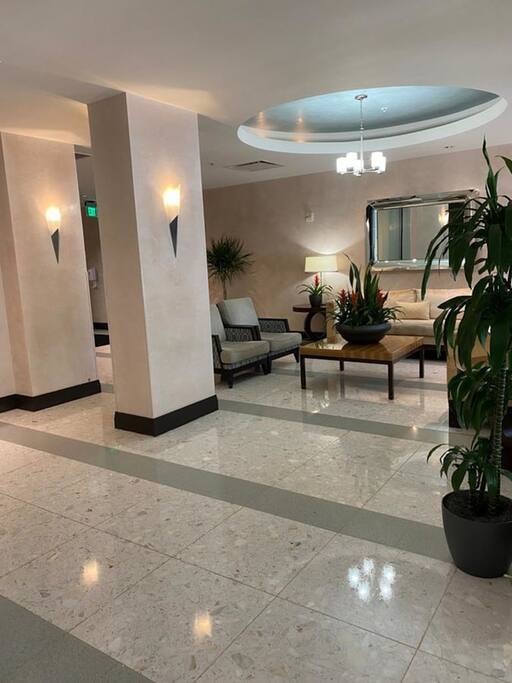 Charming High-Floor Condo |The Tides|No Fees-CS54 27 Cielo Stays