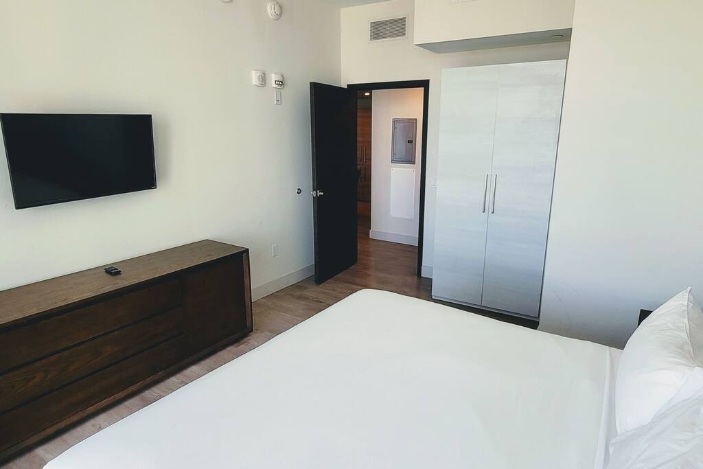 Luxury One Bedroom W/ Den & Partial Ocean View-CS21 11 Cielo Stays