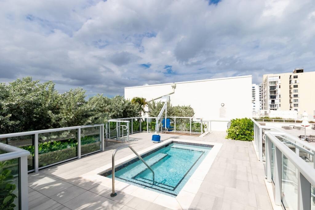 Luxury One Bedroom W/ Den & Partial Ocean View-CS21 41 Cielo Stays
