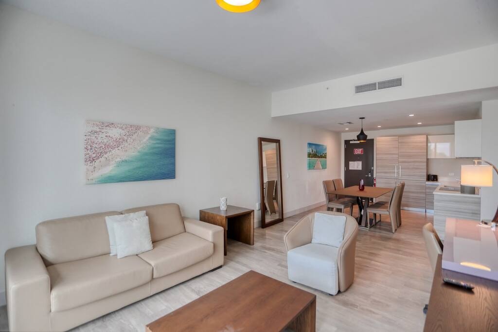 Luxury Corner unit with Wraparound Ocean Balcony Style-CS6 10 Cielo Stays