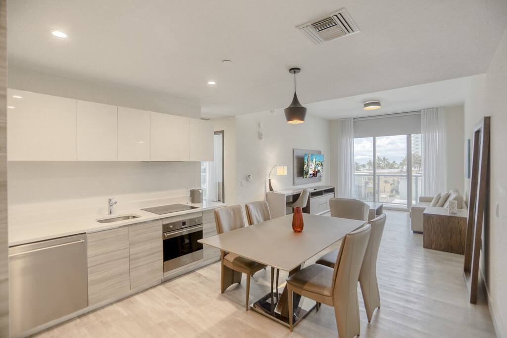 Luxury Corner unit with Wraparound Ocean Balcony Style-CS6 13 Cielo Stays