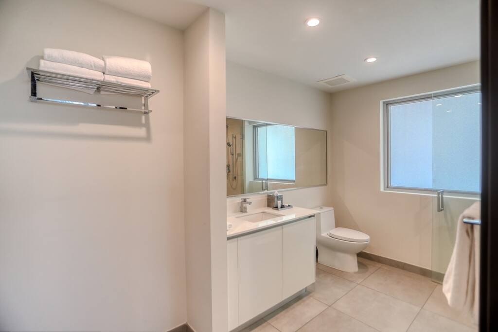 Luxury Corner unit with Wraparound Ocean Balcony Style-CS6 20 Cielo Stays