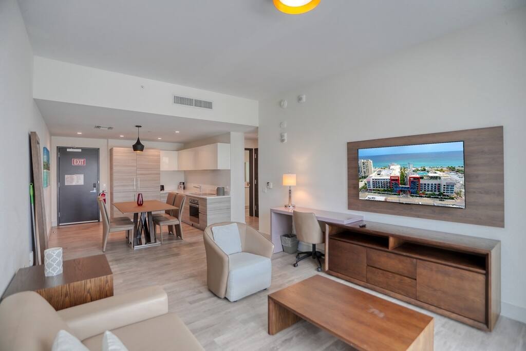 Luxury Corner unit with Wraparound Ocean Balcony Style-CS6 35 Cielo Stays