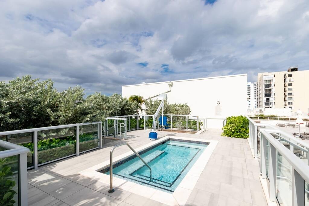 Luxury Corner unit with Wraparound Ocean Balcony Style-CS6 77 Cielo Stays
