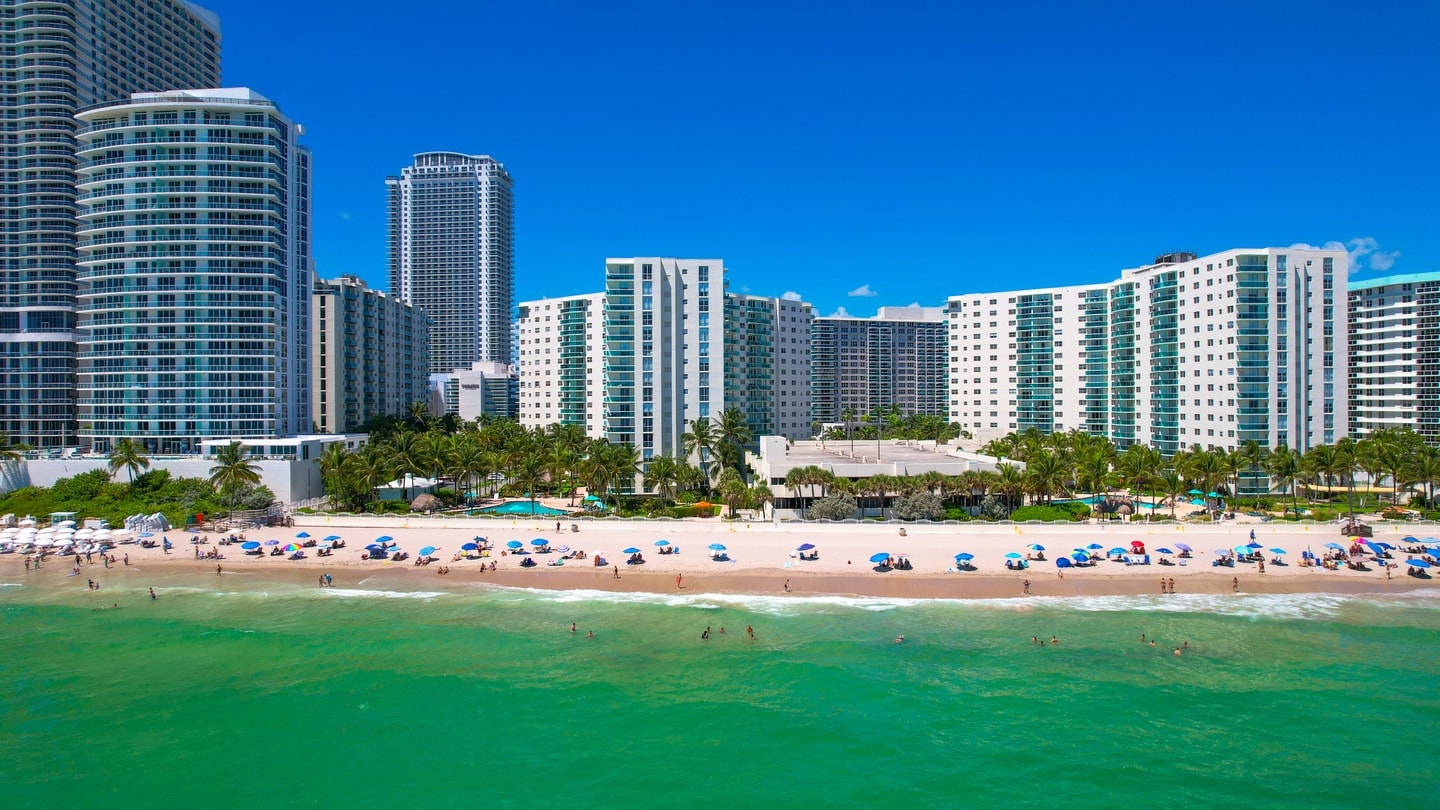Charming High-Floor Condo |The Tides|No Fees-CS54 20 Cielo Stays