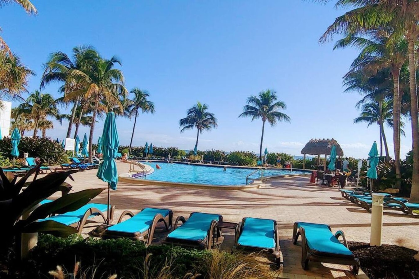Charming High-Floor Condo |The Tides|No Fees-CS54 2 Cielo Stays