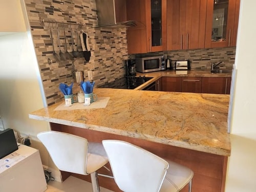 Beachside 1BR | No Fees | Pool & Beach Access CS60 12 Manlio Viajes  |  Agencia de Turismo