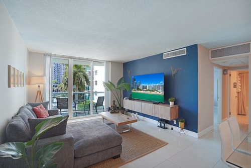 Beachside 1BR | No Fees | Steps to Sand - CS57 7 Tamesys Departamentos