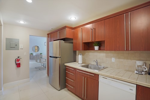 Beachside 1BR | No Fees | Steps to Sand - CS57 10 Tamesys Departamentos