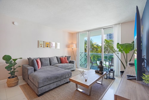 Beachside 1BR | No Fees | Steps to Sand - CS57 8 Tamesys Departamentos