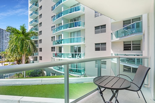 Beachside 1BR | No Fees | Steps to Sand - CS57 16 Tamesys Departamentos
