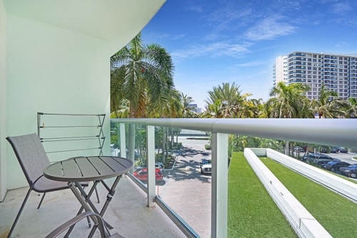 Beachside 1BR | No Fees | Steps to Sand - CS57 15 Tamesys Departamentos