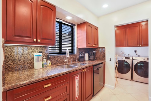 Retiro HWD no centro da cidade | quintal + perto da praia - CS61 18 Cielo Stays