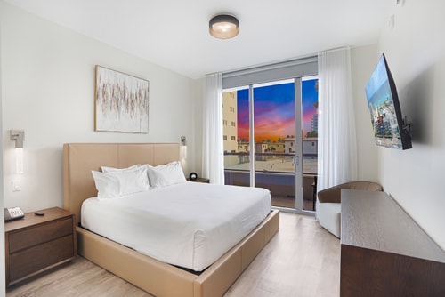 CH Condomínio grande de luxo e vista parcial para o mar - CS2 16 Cielo Stays