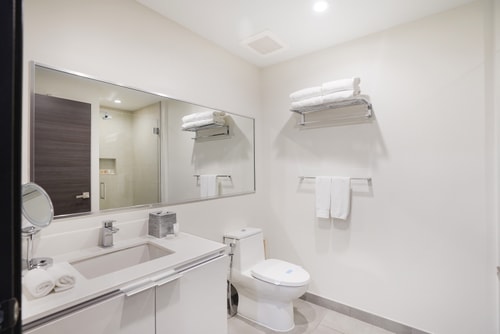 CH Condomínio grande de luxo e vista parcial para o mar - CS2 17 Cielo Stays