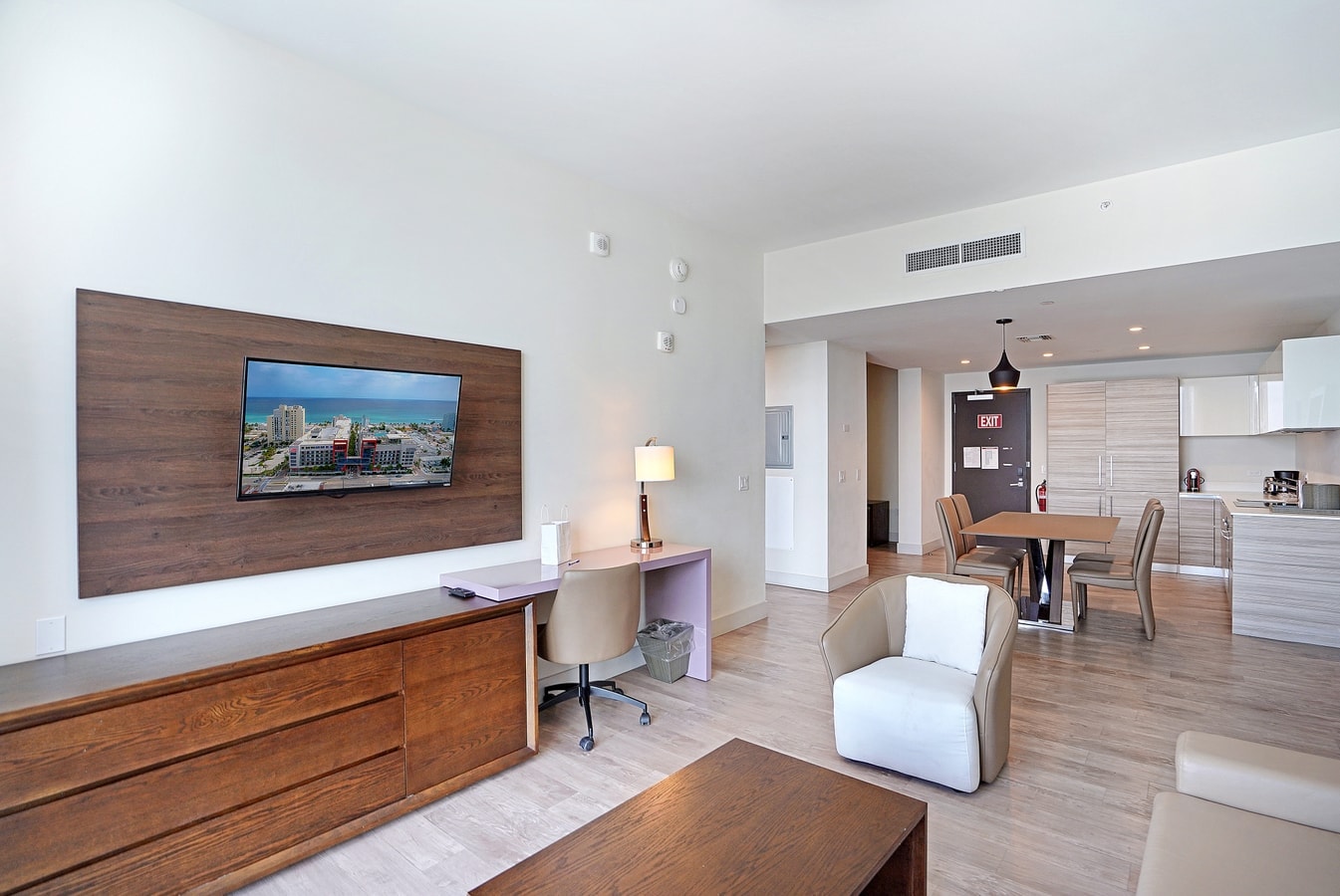 Relaxing 2BR Sunsets Over The Water-CS12 65 Cielo Stays