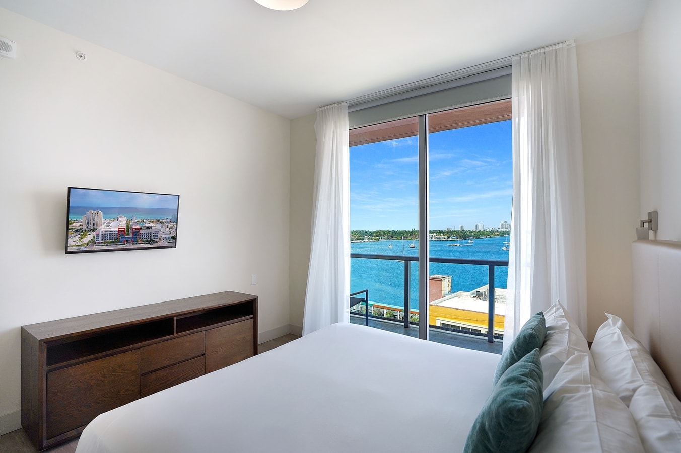 Relaxing 2BR Sunsets Over The Water-CS12 71 Cielo Stays
