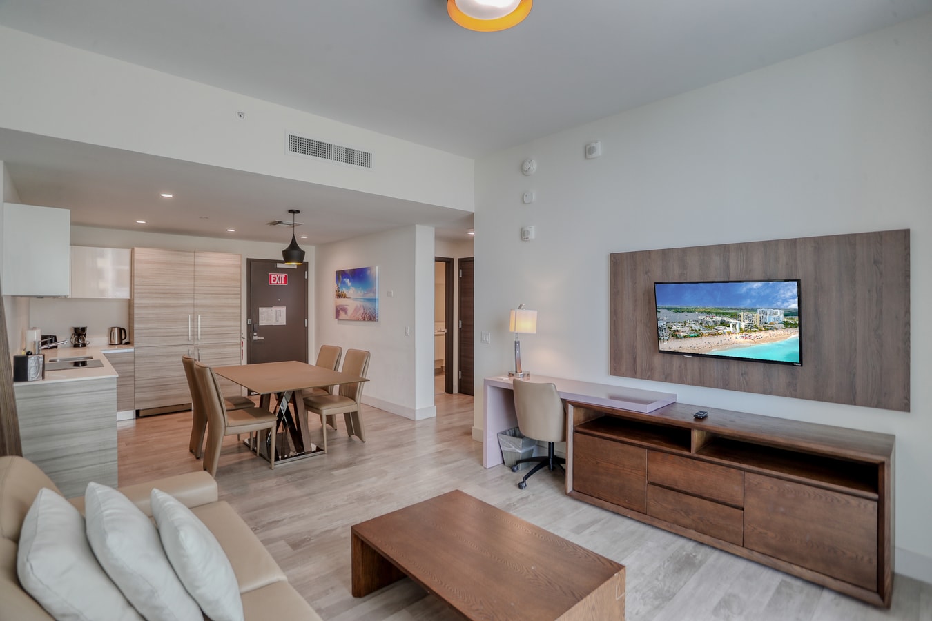 Elegante condominio con vista parcial al mar Retreat-CS16 27 Cielo Stays