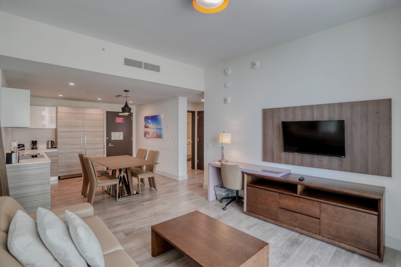Elegante condominio con vista parcial al mar Retreat-CS16 15 Cielo Stays