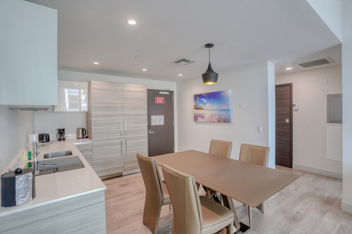 Stylish Condo w/ Partial Ocean View Retreat-CS16 4 Cielo Stays