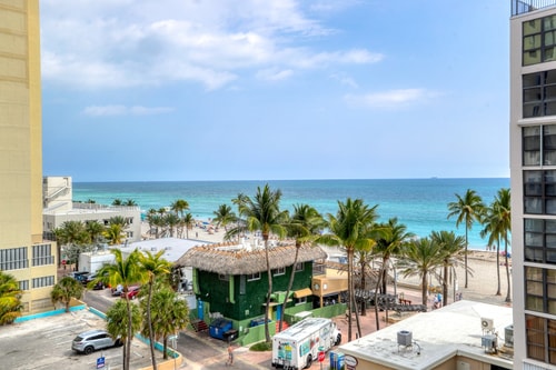 Stylish Condo w/ Partial Ocean View Retreat-CS16 3 Manlio Viajes  |  Agencia de Turismo