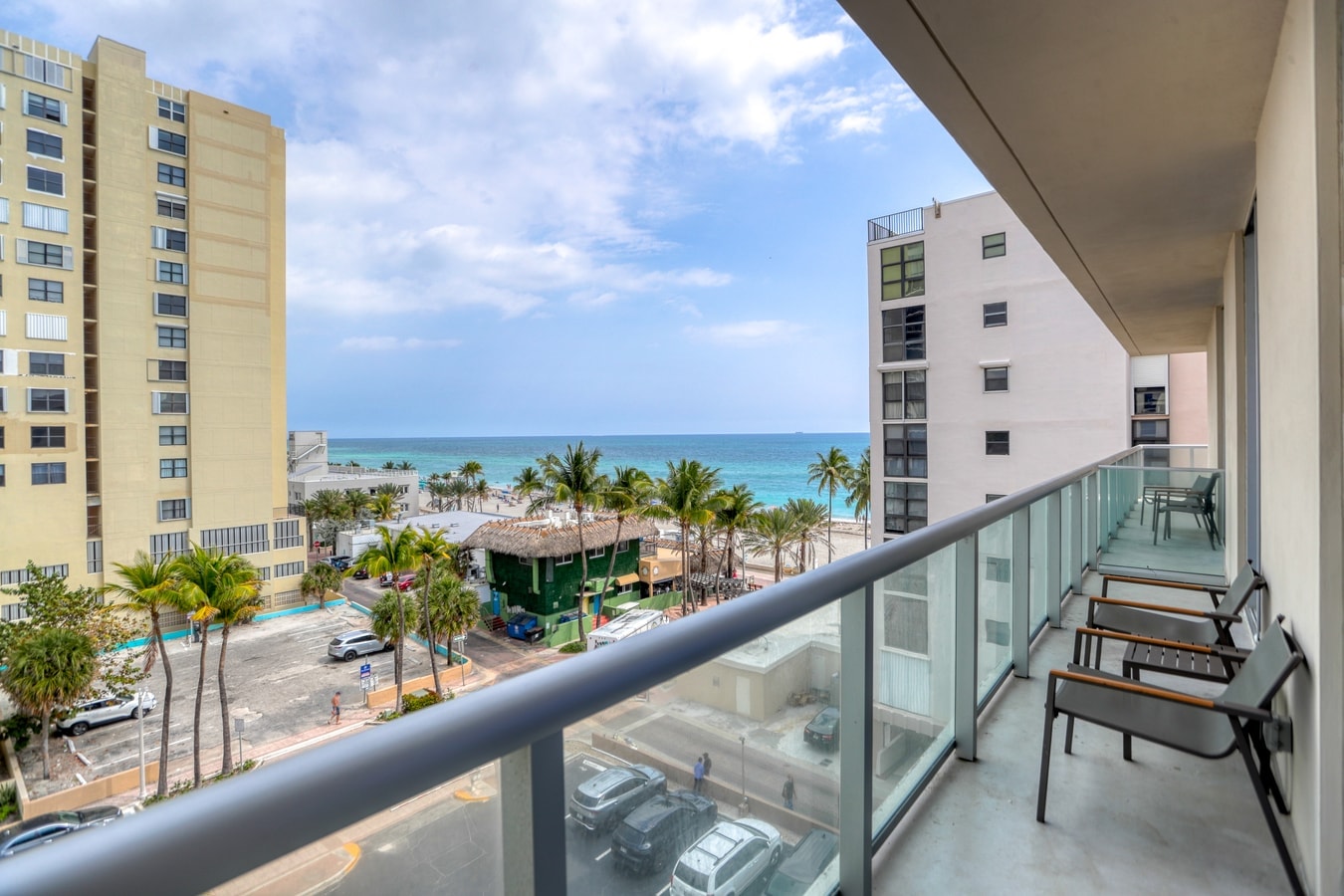 Stylish Condo w/ Partial Ocean View Retreat-CS16 Cielo Stays