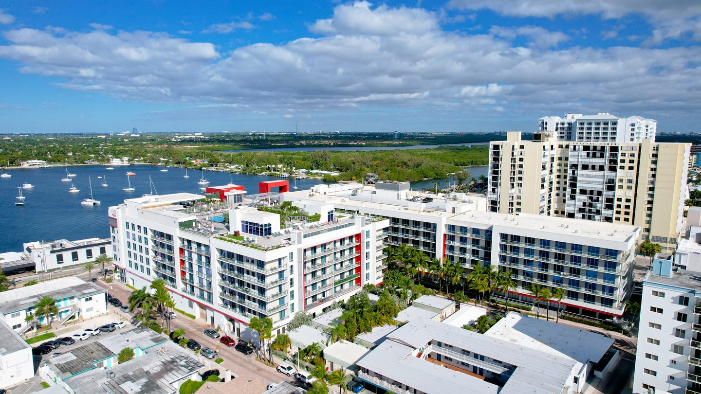Elegante condominio con vista parcial al mar Retreat-CS16 37 Cielo Stays