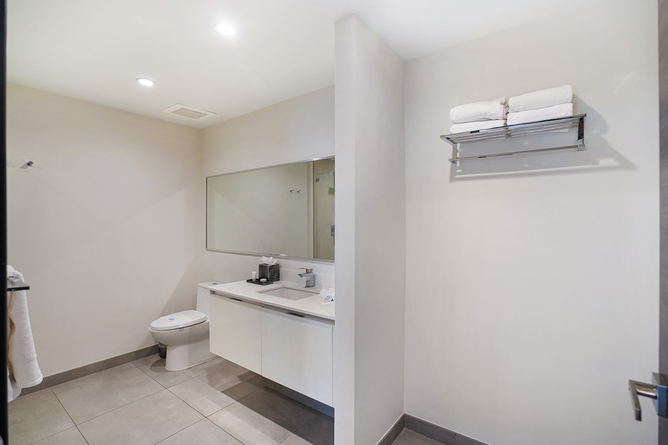 Chic 1BR Condo w/ Partial Ocean View at Costa-CS4 10 Cielo Stays