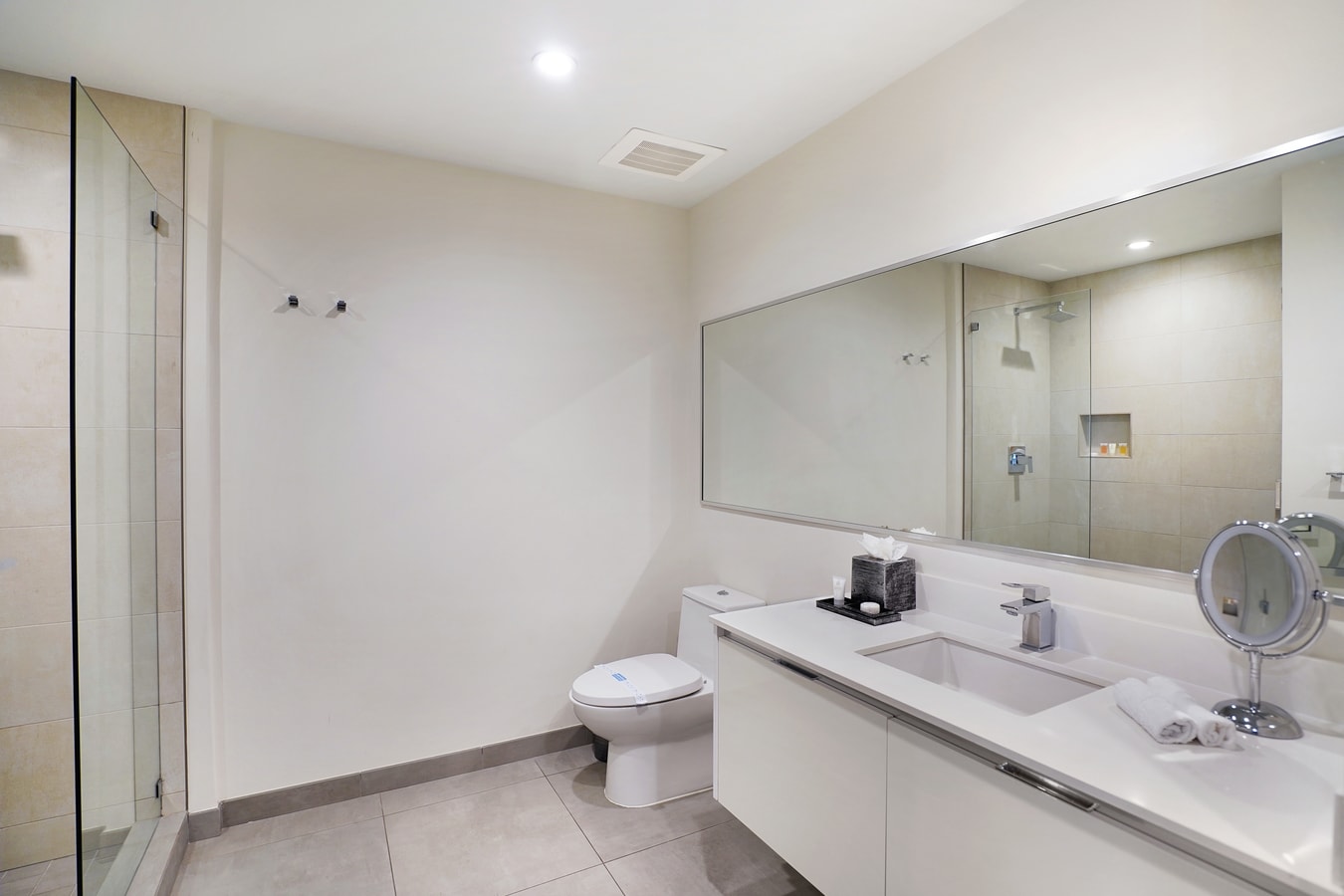 Chic 1BR Condo w/ Partial Ocean View at Costa-CS4 12 Cielo Stays