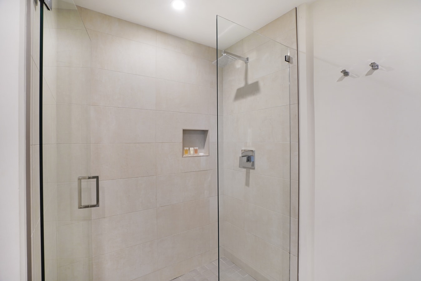 Chic 1BR Condo w/ Partial Ocean View at Costa-CS4 11 Cielo Stays