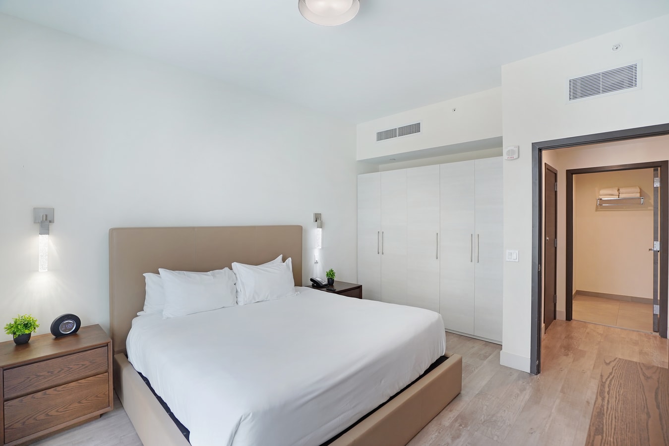 Chic 1BR Condo w/ Partial Ocean View at Costa-CS4 8 Cielo Stays