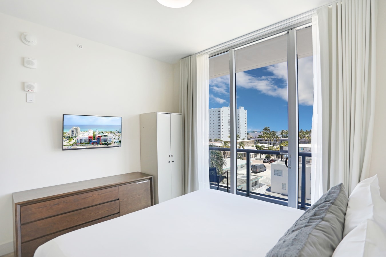 Blue Horizon | Stylish Beachside Condo Manlio Viajes  |  Agencia de Turismo