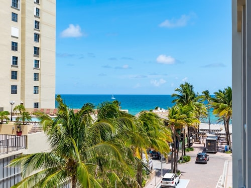 Luxury Condo with Tranquil Water View-CS13 3 Manlio Viajes  |  Agencia de Turismo