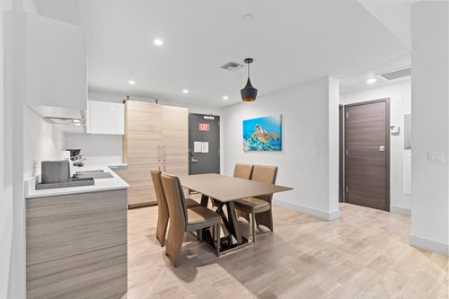 Luxury Beachside Condo with Bathtub - CS23 12 Manlio Viajes | Agencia de Turismo