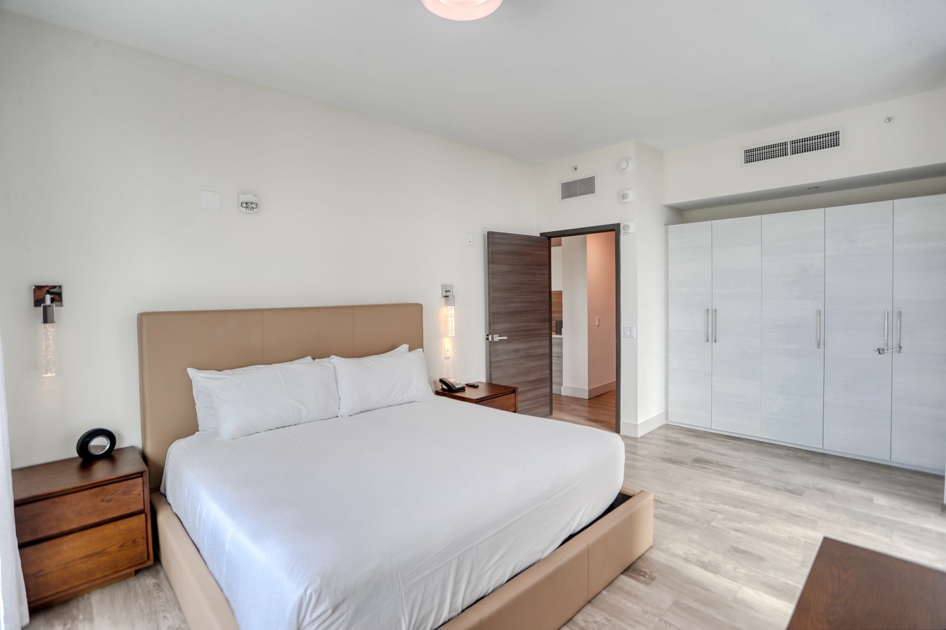Luxury Corner unit with Wraparound Ocean Balcony Style-CS6 78 Cielo Stays