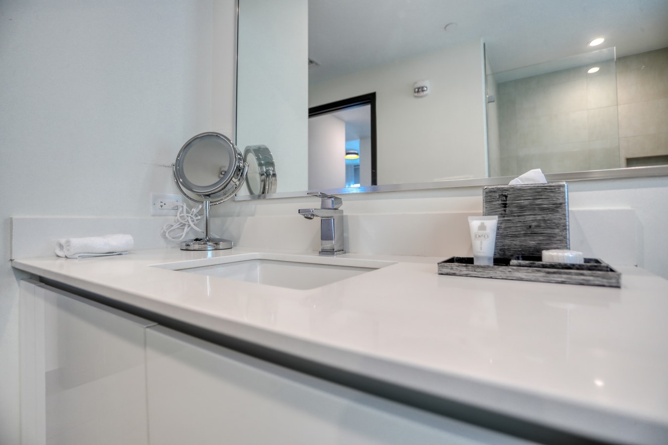 Luxury Corner unit with Wraparound Ocean Balcony Style-CS6 86 Cielo Stays
