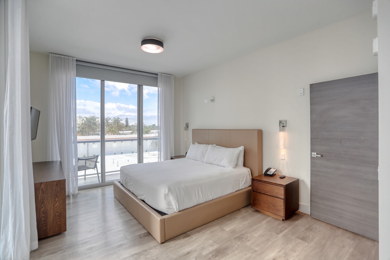Luxury Corner unit with Wraparound Ocean Balcony Style-CS6 72 Cielo Stays