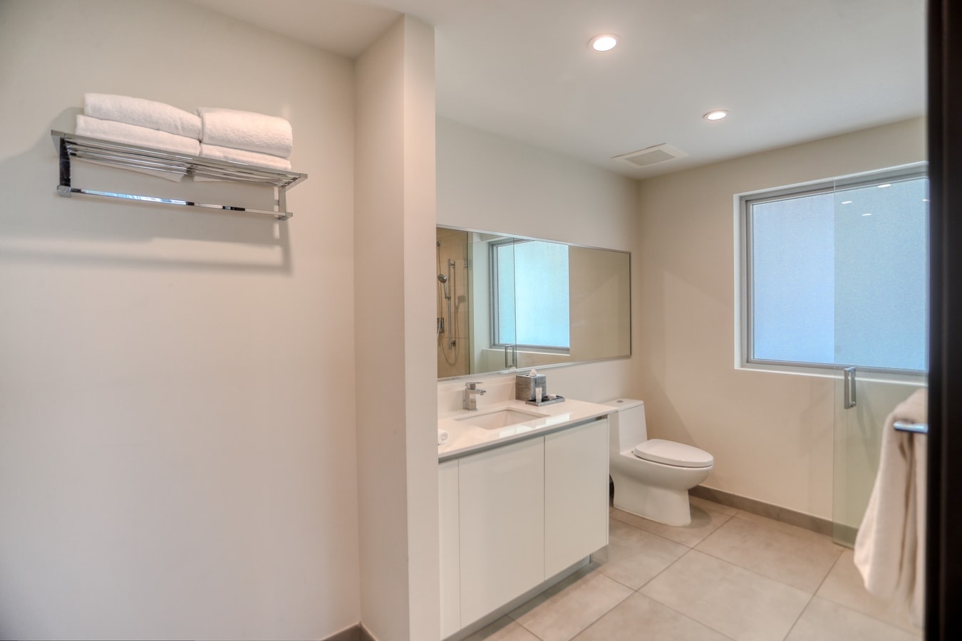 Luxury Corner unit with Wraparound Ocean Balcony Style-CS6 80 Cielo Stays