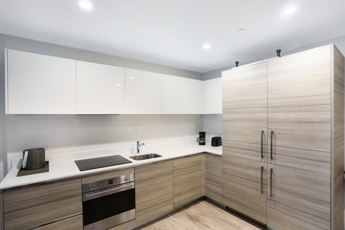 Condomínio elegante com sala de estar e vista parcial para o mar - CS20 4 Cielo Stays