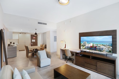 Elegant Condo w/ Den & Partial Ocean View-CS20 3 Manlio Viajes  |  Agencia de Turismo