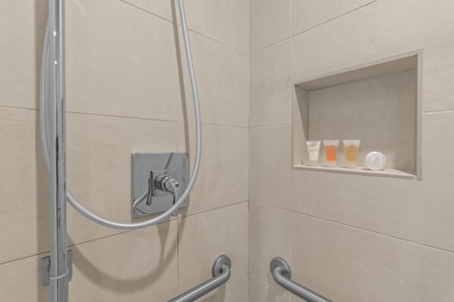 Accessible 1BR Condo w/ Partial Ocean View, CH-CS5 18 Tamesys Departamentos