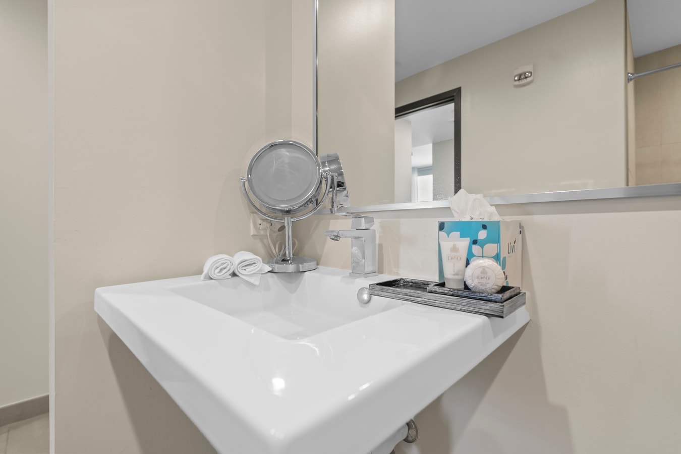 Gezellig 1BR Condo met gedeeltelijk uitzicht op zee, Costa Resort-CS5 19 Cielo Stays