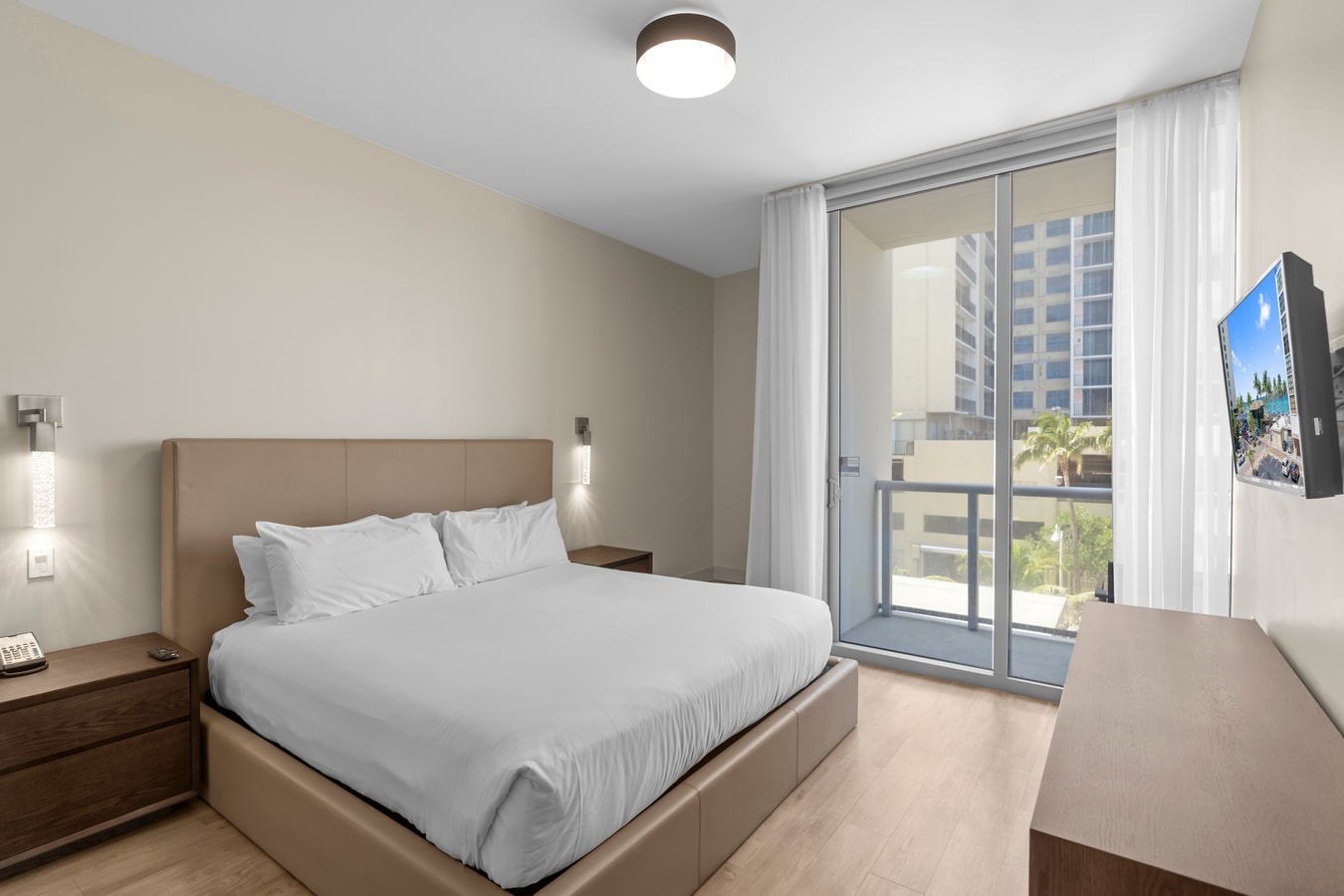 Gezellig 1BR Condo met gedeeltelijk uitzicht op zee, Costa Resort-CS5 20 Cielo Stays