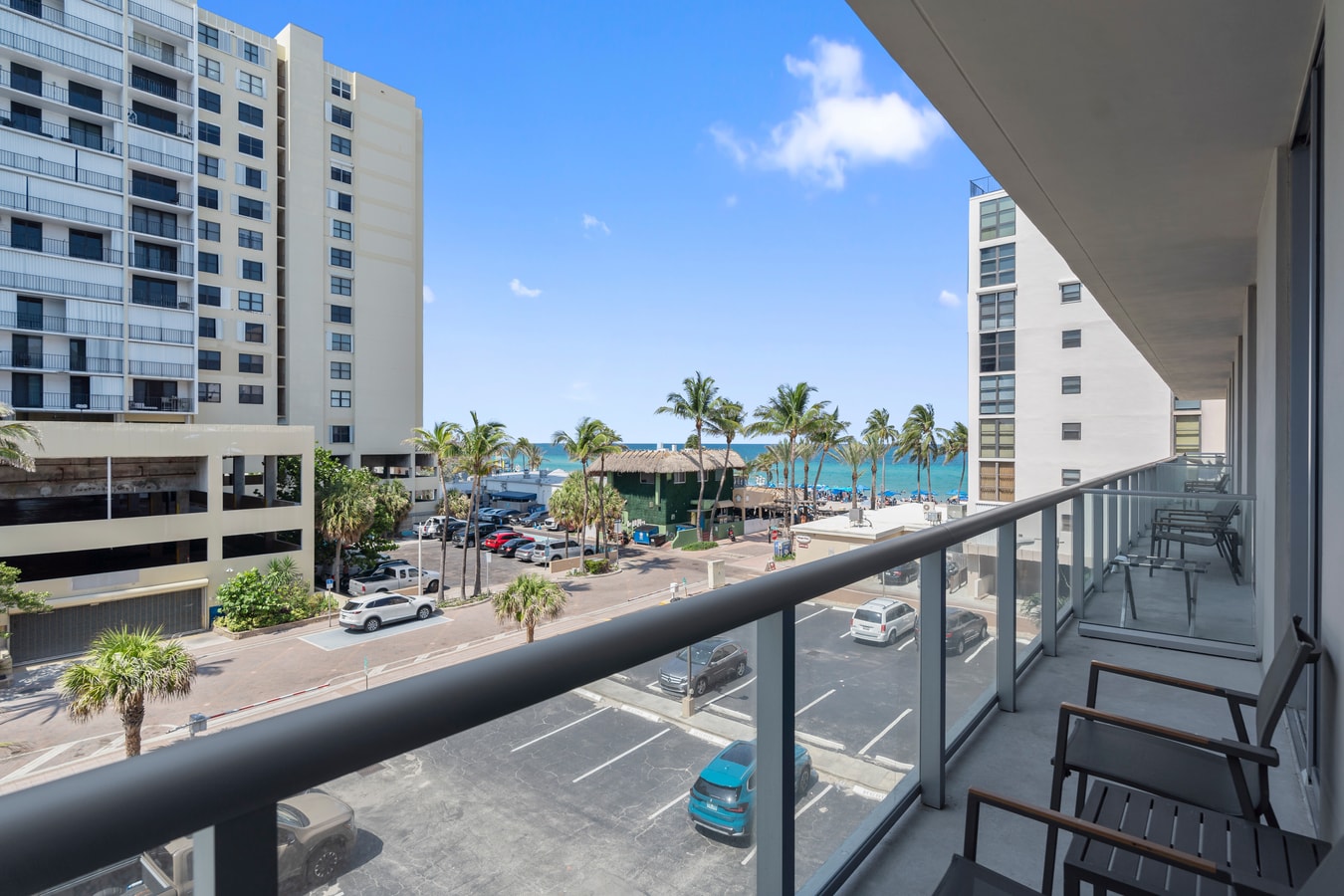 Gezellig 1BR Condo met gedeeltelijk uitzicht op zee, Costa Resort-CS5 6 Cielo Stays
