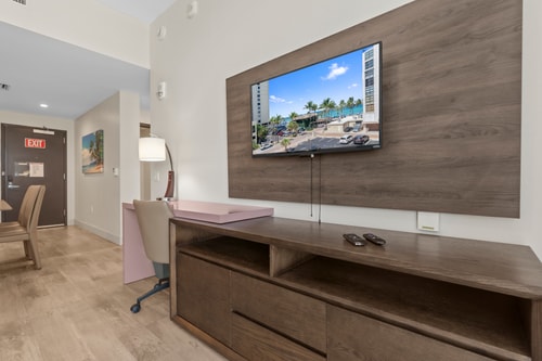 Accessible 1BR Condo w/ Partial Ocean View, CH-CS5 12 Tamesys Departamentos