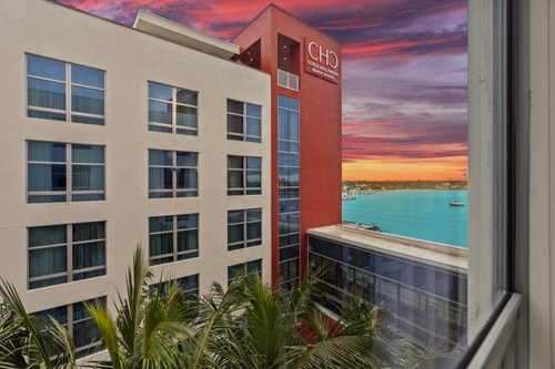 Condo de luxe avec baignoire au bord de la mer - CS23 Cielo Stays