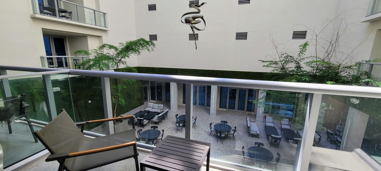 Luxury Studio W/ a Quiet Courtyard View-CS34 Cielo Stays